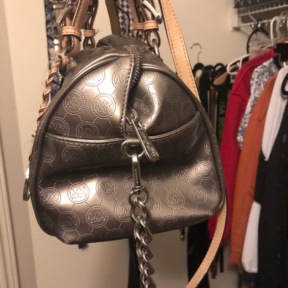 Michel kors hand bag silver and beige - Picture 1 of 5